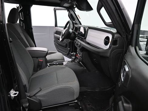 Used 2025 Jeep Wrangler Unlimited Sport AWD/4WD image 18