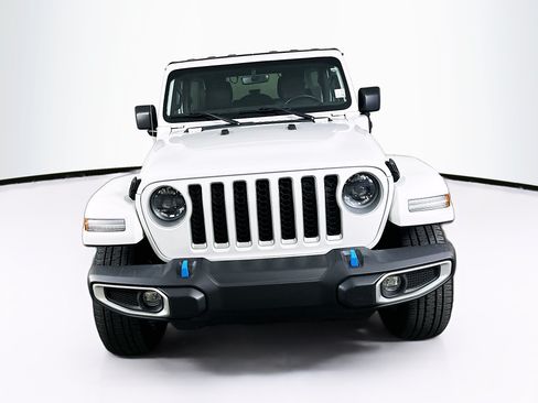 Used 2023 Jeep Wrangler Unlimited Sahara w/ Cold Weather Group AWD/4WD image 2