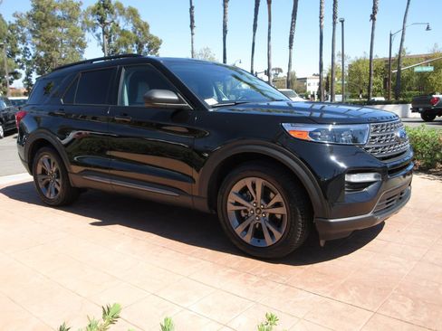 Used 2021 Ford Explorer XLT w/ Equipment Group 202A RWD image 6