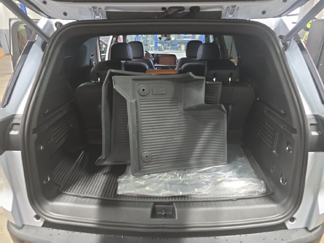 New 2027 Chevrolet Traverse Z71 w/ Enhanced Driving Package AWD/4WD image 14