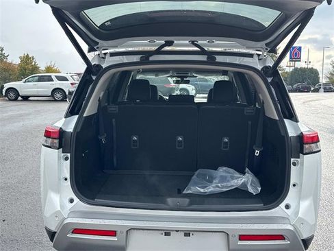 New 2025 Nissan Pathfinder SL image 13