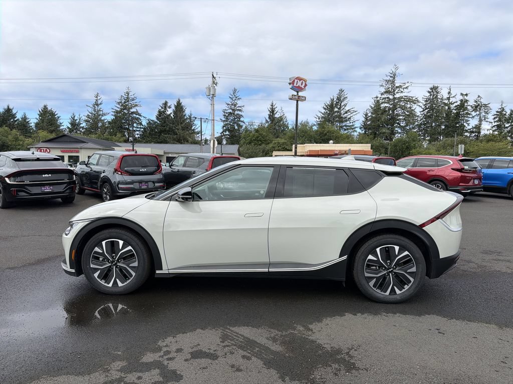 Used 2024 Kia EV6 Light AWD/4WD image 3