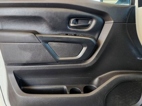 Used 2017 Nissan Titan S image 29