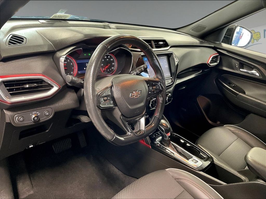 Used 2023 Chevrolet TrailBlazer RS w/ Technology Package FWD image 8