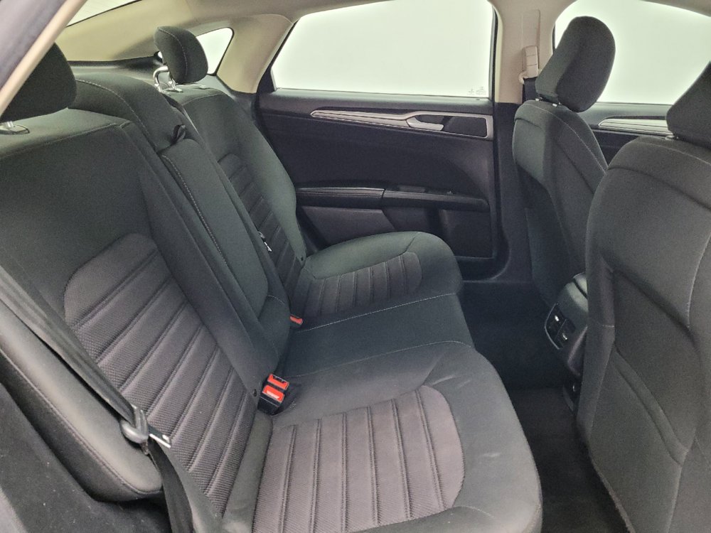 Used 2020 Ford Fusion SE FWD image 19
