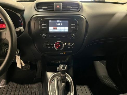 Used 2017 Kia Soul + FWD image 27