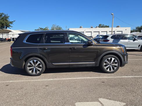Used 2021 Kia Telluride EX w/ EX Premium Package image 4