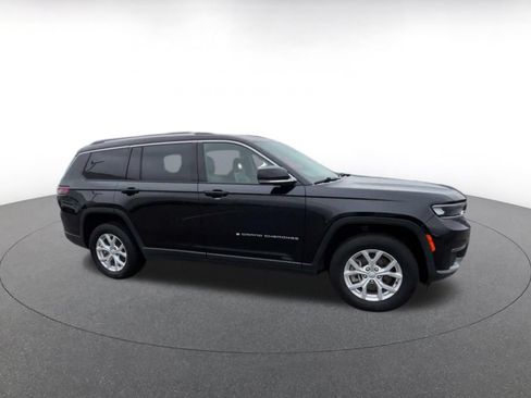 Used 2023 Jeep Grand Cherokee L Limited AWD/4WD image 2