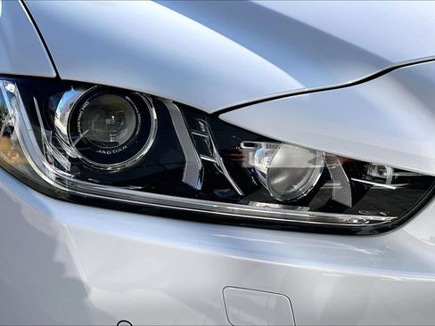 Used 2018 Jaguar XE Portfolio RWD image 27