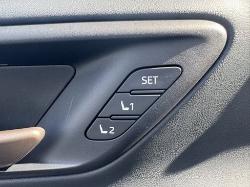 New 2025 Toyota Crown Signia Limited image 17