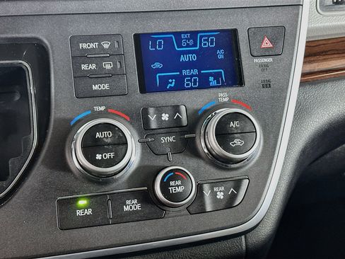 Used 2017 Toyota Sienna Limited Premium AWD/4WD image 22