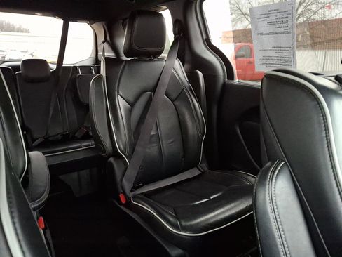 Used 2019 Chrysler Pacifica Limited w/ Advanced Safetytec Group image 20