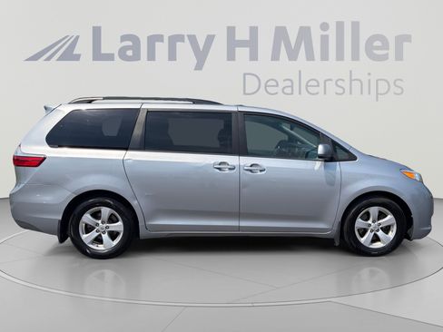 Used 2015 Toyota Sienna LE FWD image 6