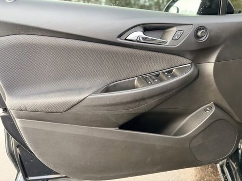Used 2018 Chevrolet Cruze LT image 16