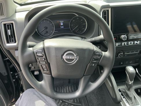 Used 2025 Nissan Frontier SV RWD image 14