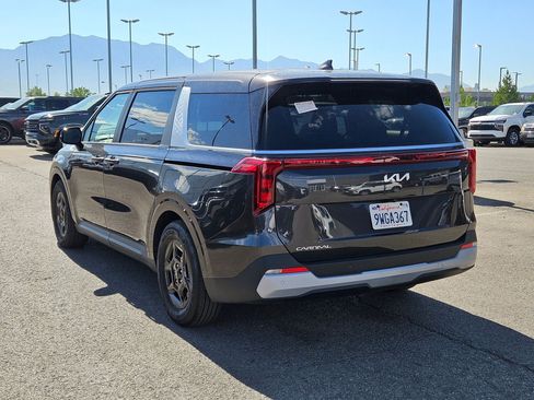 Used 2026 Kia Carnival FWD image 5