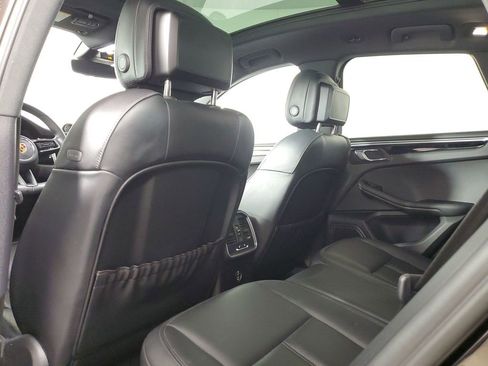 Used 2023 Porsche Macan image 31