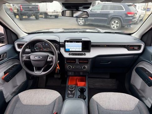 Certified 2022 Ford Maverick XLT image 3