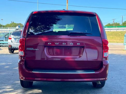 Used 2014 Dodge Grand Caravan SE FWD image 4