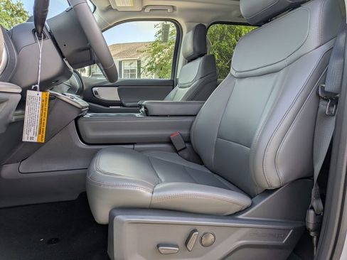 New 2025 Ford Expedition Active image 17