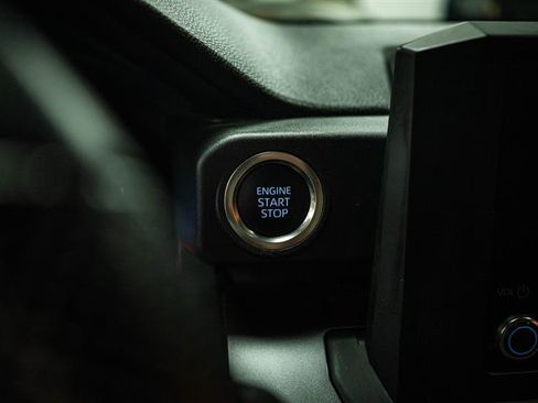Used 2025 Toyota 4Runner SR5 AWD/4WD image 18