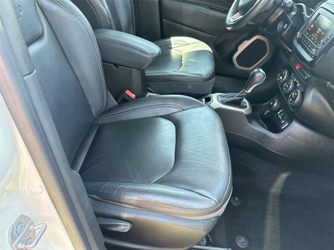 Used 2016 Jeep Renegade Limited AWD/4WD image 17