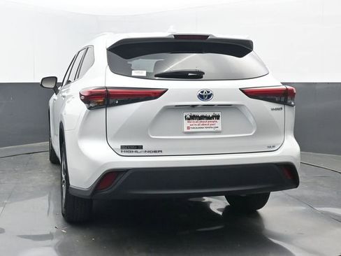 Used 2022 Toyota Highlander XLE FWD image 18