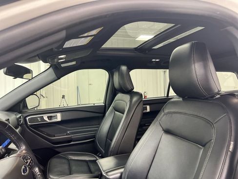 Used 2020 Ford Explorer XLT w/ Equipment Group 202A AWD/4WD image 20