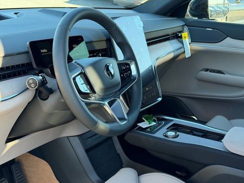 New 2025 Volvo EX90 Ultra w/ Protection Package Premier image 20