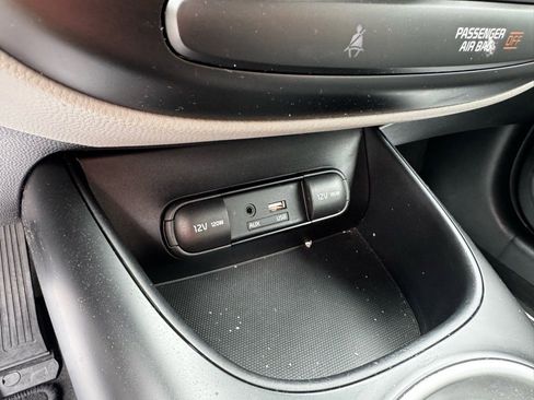 Used 2017 Kia Soul Base w/ Convenience Package image 17