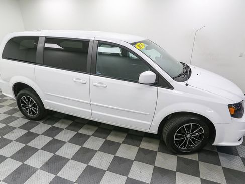 Used 2016 Dodge Grand Caravan SE image 5