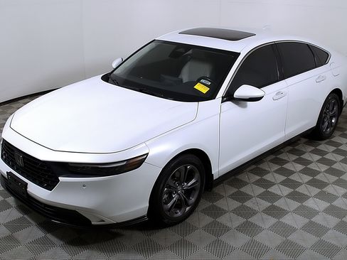 Used 2023 Honda Accord EX-L image 3