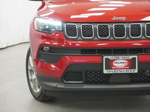 Used 2023 Jeep Compass Latitude w/ Sun and Sound Group AWD/4WD image 7