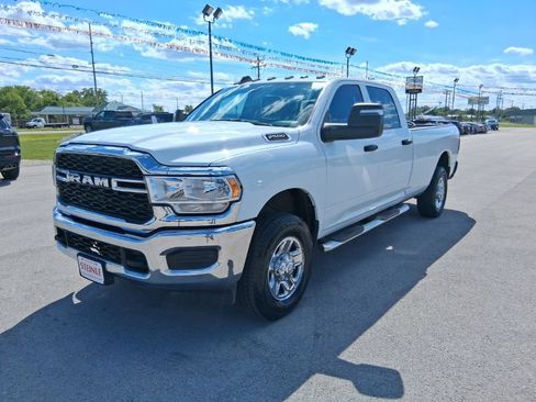 Used 2024 RAM 2500 Tradesman w/ Chrome Appearance Group AWD/4WD image 2