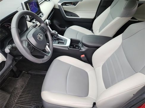 Used 2024 Toyota RAV4 XLE Premium image 9