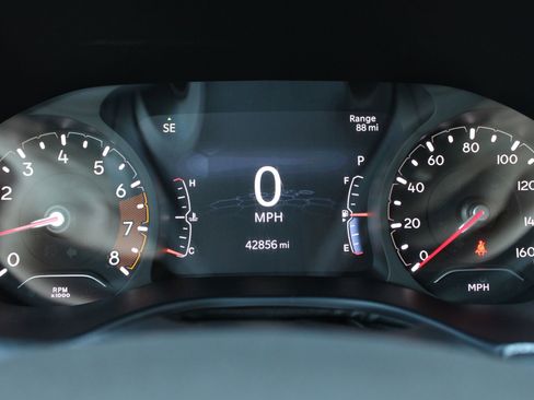 Used 2024 Jeep Compass Latitude AWD/4WD image 28