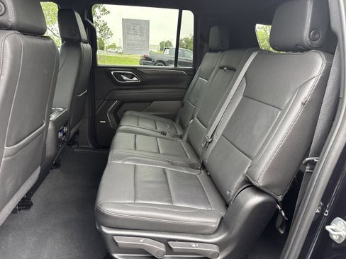 Used 2024 Chevrolet Suburban LT image 9