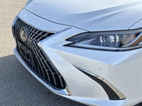 Certified 2025 Lexus ES 350 w/ Premium Package image 10