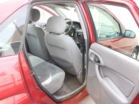 Used 2003 Ford Focus SE FWD image 29