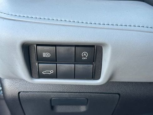 Certified 2023 Toyota Highlander XLE image 42