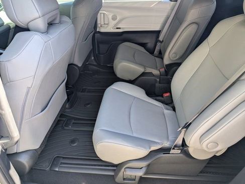Used 2025 Toyota Sienna XLE image 17