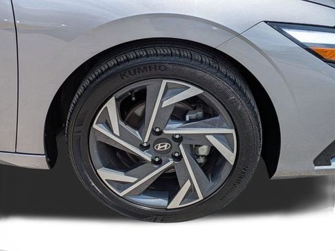 Used 2024 Hyundai Elantra Limited FWD image 11