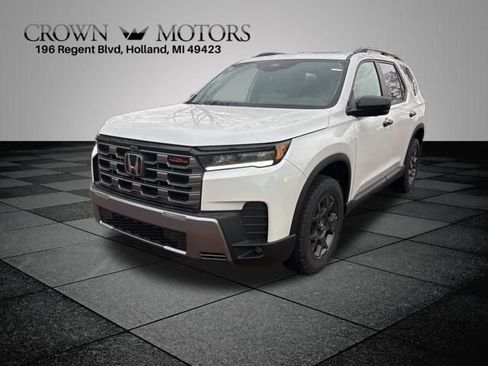 New 2026 Honda Pilot TrailSport image 3