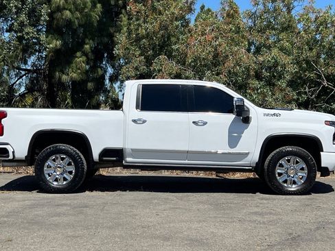Used 2024 Chevrolet Silverado 3500 High Country w/ Technology Package AWD/4WD image 3