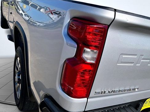 Used 2022 Chevrolet Silverado 2500 Custom w/ Custom Convenience Package image 30