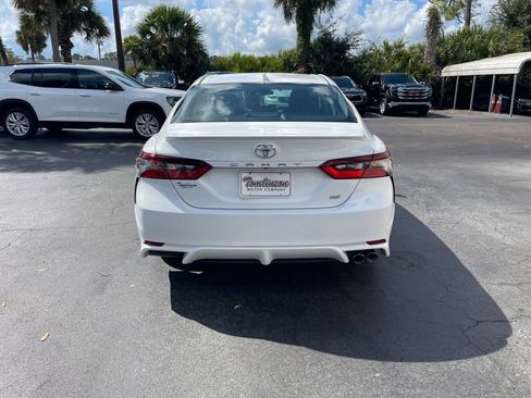Used 2022 Toyota Camry SE FWD image 4