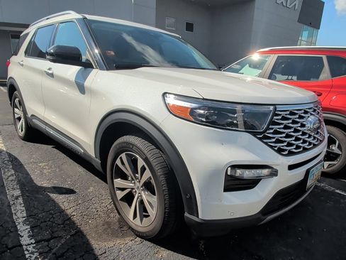 Used 2020 Ford Explorer Platinum w/ Premium Technology Package AWD/4WD image 4