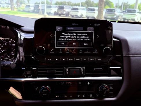 Used 2025 Nissan Pathfinder SL AWD/4WD image 9