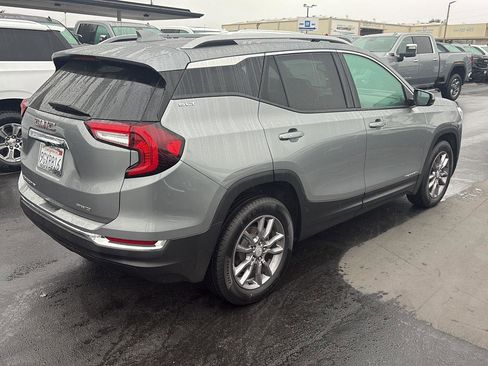 Used 2023 GMC Terrain SLT image 5