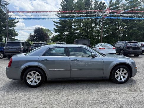 Used 2006 Chrysler 300 Touring w/ Protection Group RWD image 3
